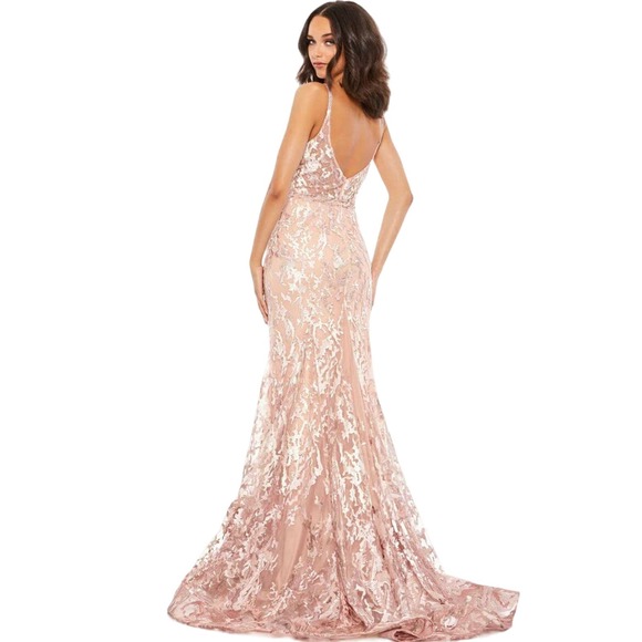 Mac Duggal Women's Plunging Neck Embroidered Gown Dress Size 14 NWT - Picture 2 of 12